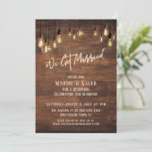 エジソンライト付きブラウンウッドウォール - 結婚しました 招待状 (スタンド正面)