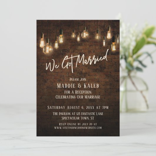エジソン電球が灯るレンガの結婚しました 招待状 (スタンド正面)