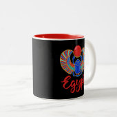 エジプトという言葉を持つエジプトのスカラブ ツートーンマグカップ (正面右)