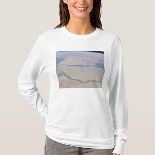 エジプトとシナイ半島の空中眺め Tシャツ (正面)