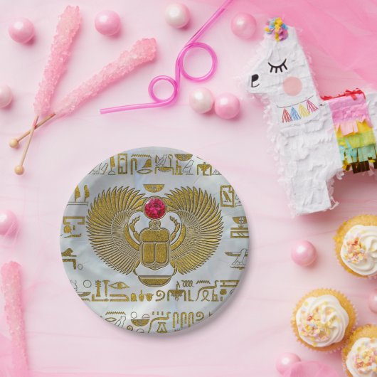 エジプトのオオタマオシコガネのカブトムシの金ゴールドおよびルビー色の石 ペーパープレート (パーティー)