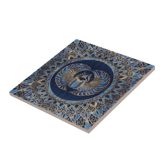 エジプトのオオタマオシコガネのカブトムシの金ゴールドおよび青い大理石 タイル (側面)