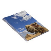 エジプトのギザのピラミッドの前でラクダ ノートブック (右側)