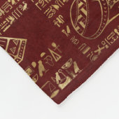 エジプトのヒエログリフおよび記号の赤の革 フリースブランケット (角)