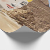 エジプトのピラミッドに対するネフェティティ女王 ラッピングペーパー (角)