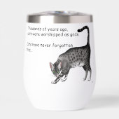 エジプトの灰色のタビー猫 (正面)