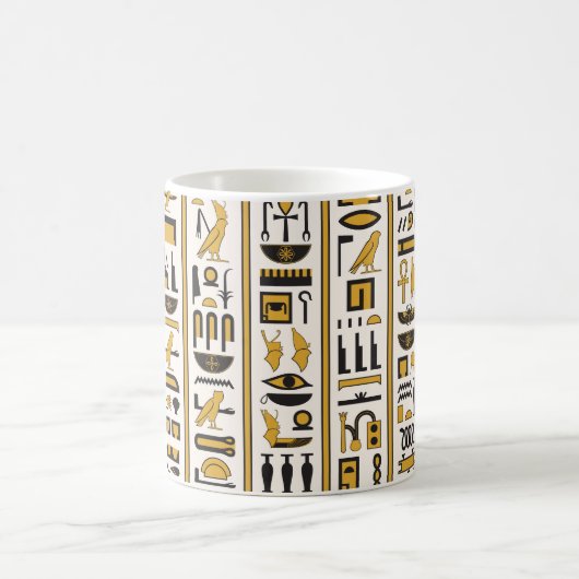 エジプトの象形文字：黄色 – 黒シームレス。 コーヒーマグカップ (中央)