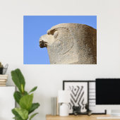 エジプトの《鳥》ハヤブサの神ホルス像 ポスター (ホームオフィス)