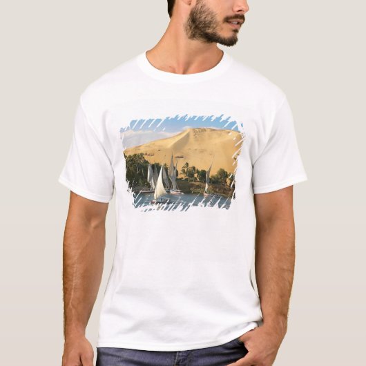エジプト、アスワン、ナイル川、フェルッカの帆船、2隻 Tシャツ (正面)