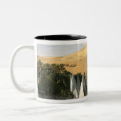 エジプト、アスワン、ナイル川、フェルッカ帆船， 2 ツートーンマグカップ (左)