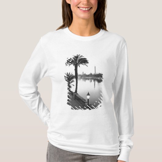 エジプト カイロ ナイル川沿い Tシャツ (正面)