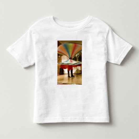 エジプト、カイロ。回転するダーヴィーシュがGCTを魅了 トドラーTシャツ (正面)