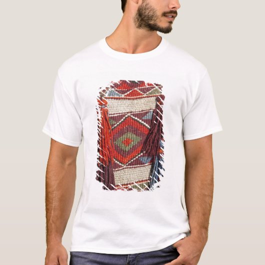 エジプト, ギザ. ギザのピラミッドのラクダの毛布 Tシャツ (正面)