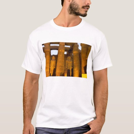 エジプト、ルクソール。カルナック神殿 Tシャツ (正面)