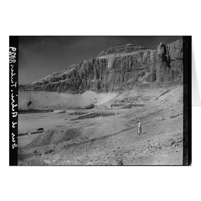 エジプト。 1936年頃Deir El Bahreの寺院 (正面横)