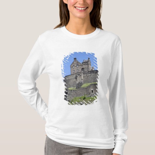エジンバラ城、エジンバラ、スコットランドの景色 Tシャツ (正面)