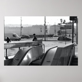 エスカレーターによる男性。 ポスター