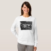 エスキモーの女の子の身に着けている毛皮の衣類アラスカ Tシャツ (正面フル)