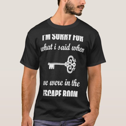 エスケープルーム出口のRooで申し訳ない Tシャツ (正面)