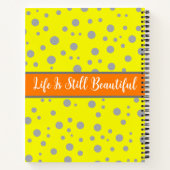 エステティックグレーとイエローカラー – 名モノグラムの前 ノートブック (裏面)