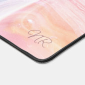 エステティック パステル ブラッシュ ピンク イエロー マーブル モノグラム デスクマット (コーナー)