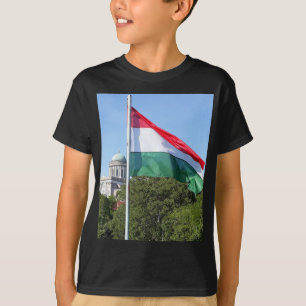 エステルゴム大聖堂とハンガリーの国旗 Tシャツ