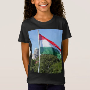 エステルゴム大聖堂とハンガリーの国旗 Tシャツ