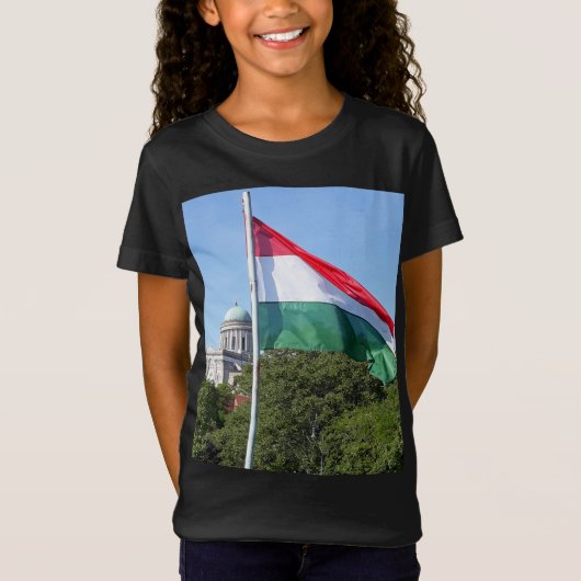 エステルゴム大聖堂とハンガリーの国旗 Tシャツ (正面)