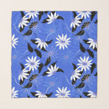 エストニアのシフォンのスカーフ。エストニア色の花