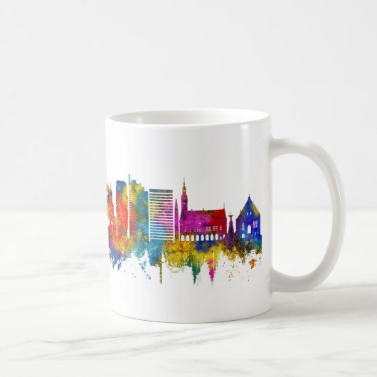エストニアのタリン市街のスカイライン コーヒーマグカップ (右)