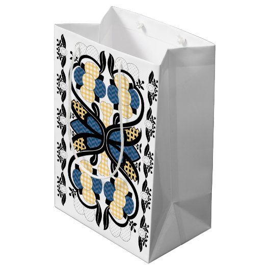 エストニアの青と黄色のフローラフォークアート ミディアムペーパーバッグ (裏面アングル)