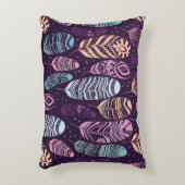 エスニックの羽の継ぎ目のない模様。 アクセントクッション (正面(垂直))