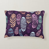 エスニックの羽の継ぎ目のない模様。 アクセントクッション (裏面)