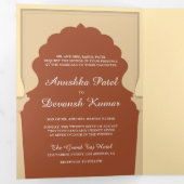 エスニックインディアンアイボリーアーチオレンジテラコッタ結婚ズ 三つ折り招待状 (内部最初)
