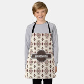 エスニックグレークリームパタミニマルーン エプロン (着用した状態)