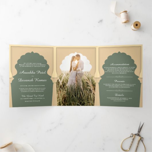 エスニックボホインディアンアイボリーセージグリーンアーチ結婚ーズ 三つ折り招待状 (内部)