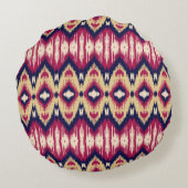 エスニック・ピンク・ブルー・イカットの山形模様T ラウンドクッション (裏面)