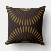 エスニック ブラウン センター フェザリー ファン クッション (正面)