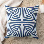 エスニック・ブルーとホワイトのタイル張りボックスのスパイラルパターン クッション (ブランケット)