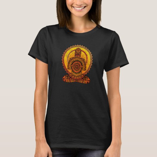 エスノ曼荼羅の仏像の内側を見ている2 Tシャツ (正面)