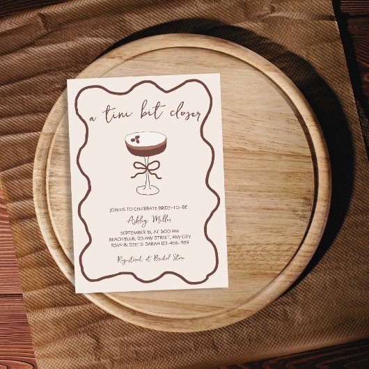 エスプレッソマルティーニハンドドロッドブライダルシャワー 招待状