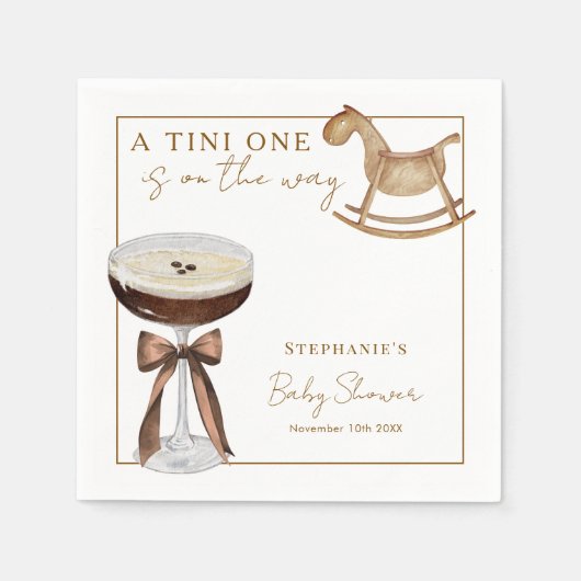 エスプレッソ・マルティニの赤ちゃんシャワーの途中のTiniの1 スタンダードカクテルナプキン (正面)