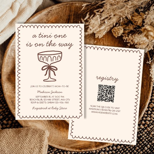 エスプレッソ・マルティニの赤ちゃんシャワーの途中のTiniの1 招待状