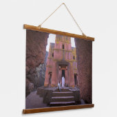 エチオピアの岩の丘の教会ラリベラベテギヨリス 吊り下げ型タペストリー (傾斜あり)