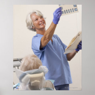 エックス線を検査する歯科衛生士 ポスター