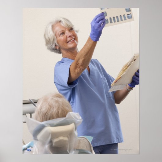 エックス線を検査する歯科衛生士 ポスター (正面)