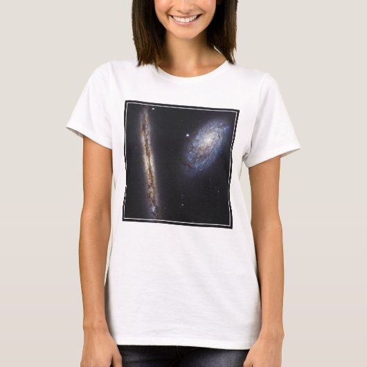 エッジオン銀河系Ngc 4302 & Tilt銀河系Ngc 4298 Tシャツ (正面)
