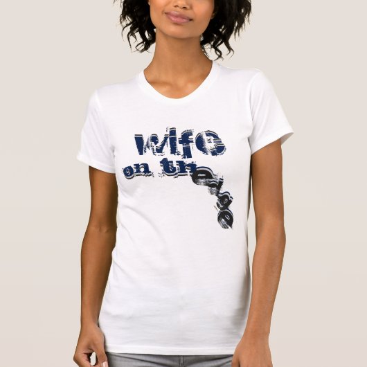 エッジユーモアのあるグラフィックス上の妻 Tシャツ (正面)