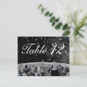 エッチングされたNYCスカイライン#2ブラックWhtハートテーブル番号 ポストカード (スタンド正面)