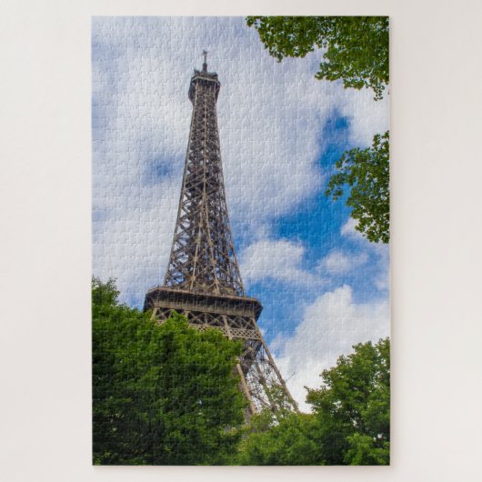 エッフェルの青空と木の間の塔、パリ ジグソーパズル (縦)